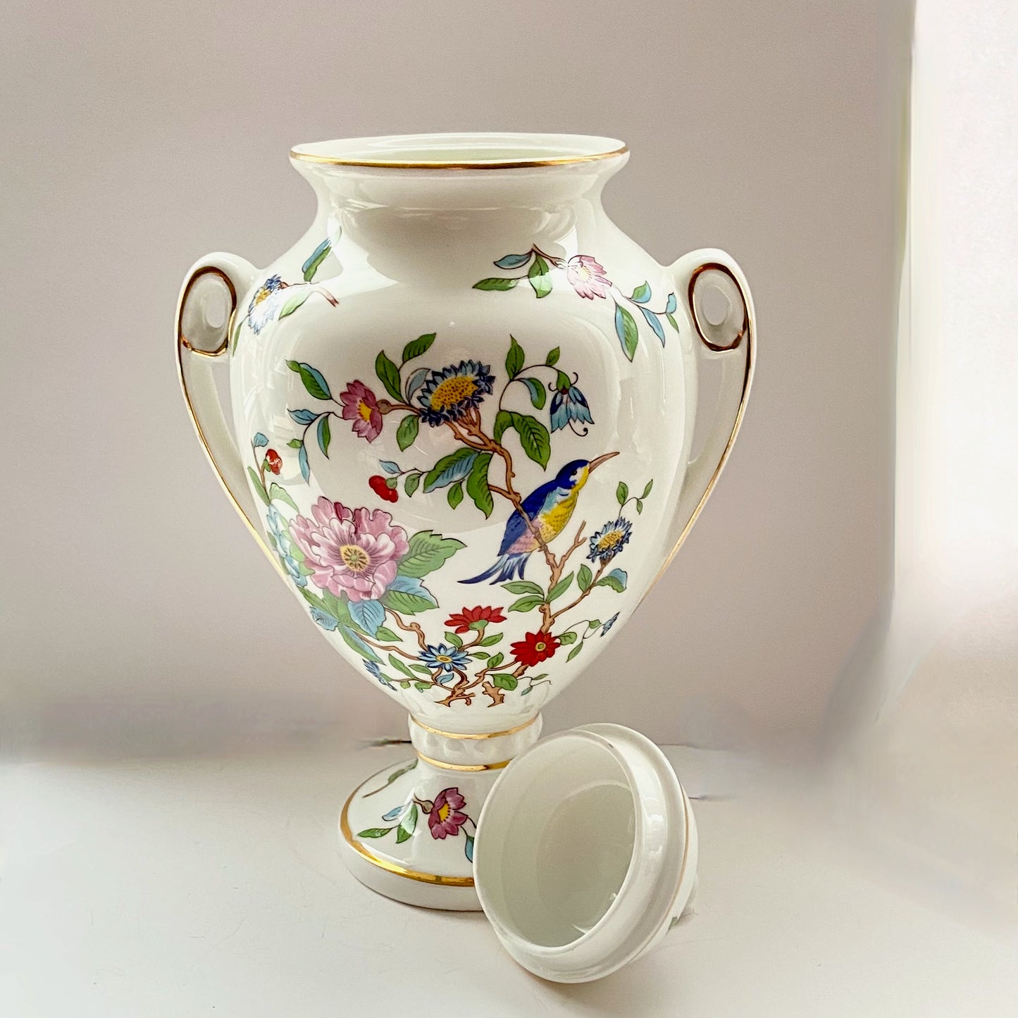 Aynsley Vintage Fine Bone China, Pembroke Design lidded vase in Perfect Condition