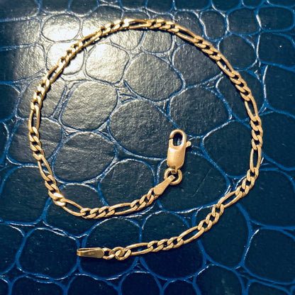 Delicate 9ct Gold Figaro bracelet