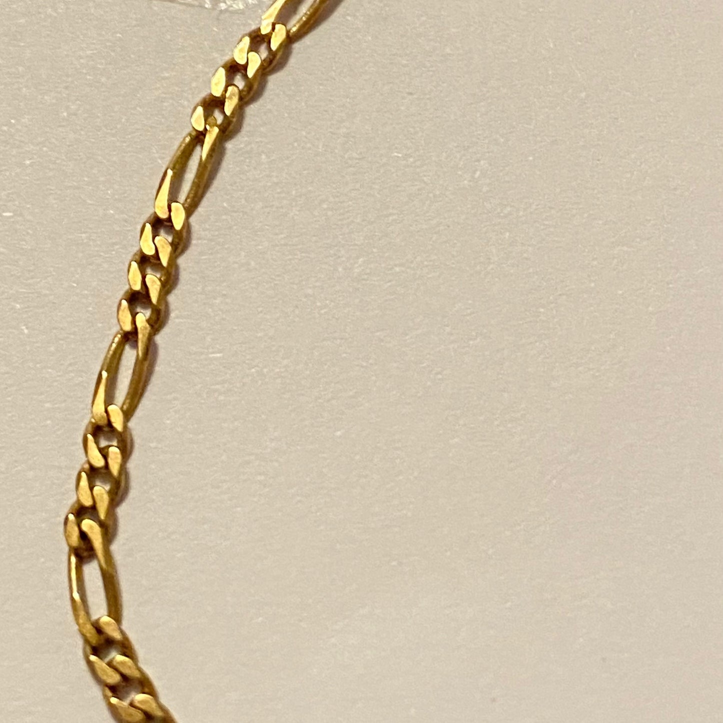Delicate 9ct Gold Figaro bracelet