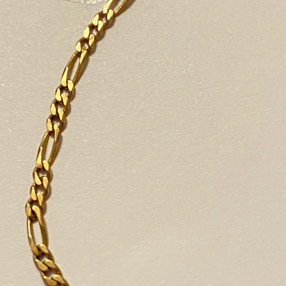 Delicate 9ct Gold Figaro bracelet