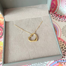 Load image into Gallery viewer, Delicate 9ct Gold Floating Heart Pendent Necklace
