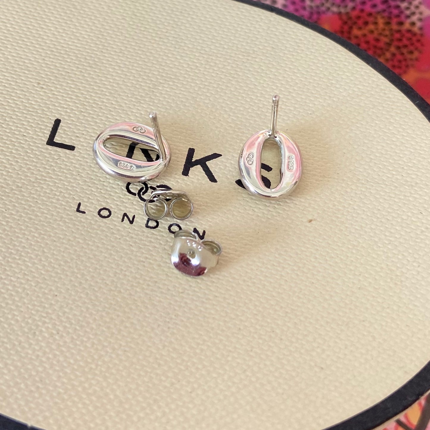 Links of London classic Sterling Silver Oval Stud Earrings.