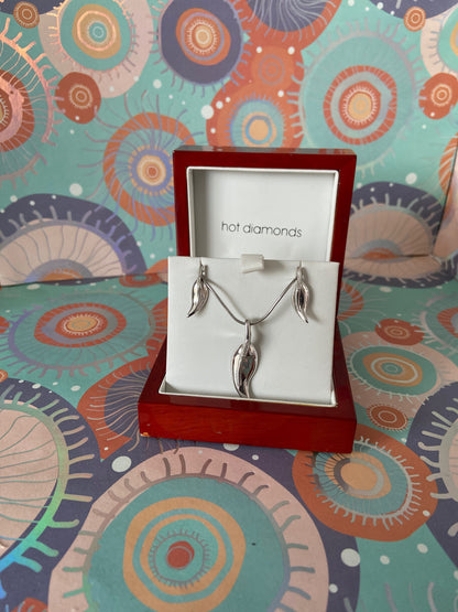 Vintage Hot diamonds Sterling Silver, Diamond Leaf Stem Earrings and Necklace Set
