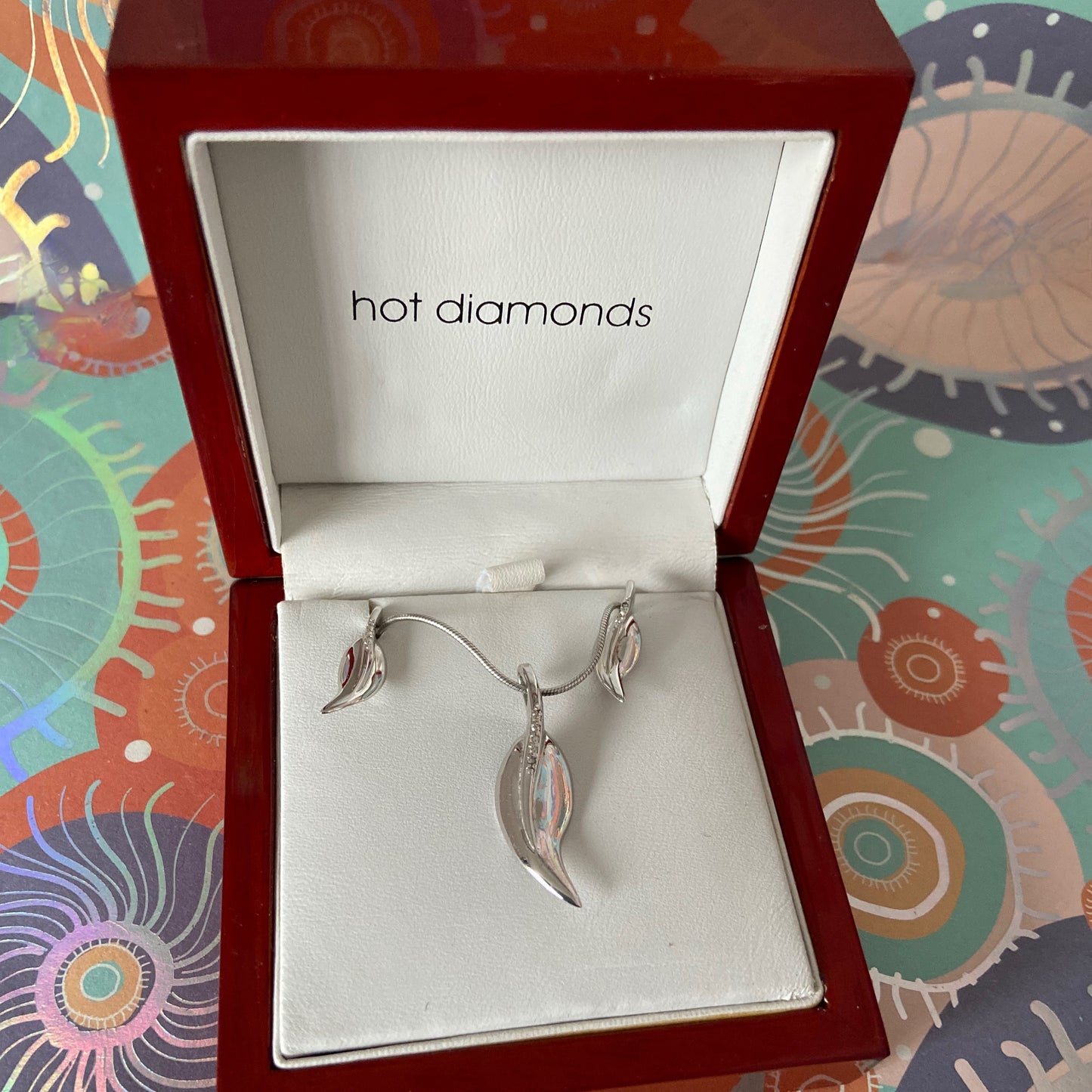 Vintage Hot diamonds Sterling Silver, Diamond Leaf Stem Earrings and Necklace Set
