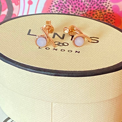 Links of London iconic Serpentine 18kt Rose Gold Vermeil & Blue Lace Agate Gemstone Stud Earrings.