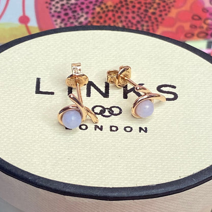 Links of London iconic Serpentine 18kt Rose Gold Vermeil & Blue Lace Agate Gemstone Stud Earrings.
