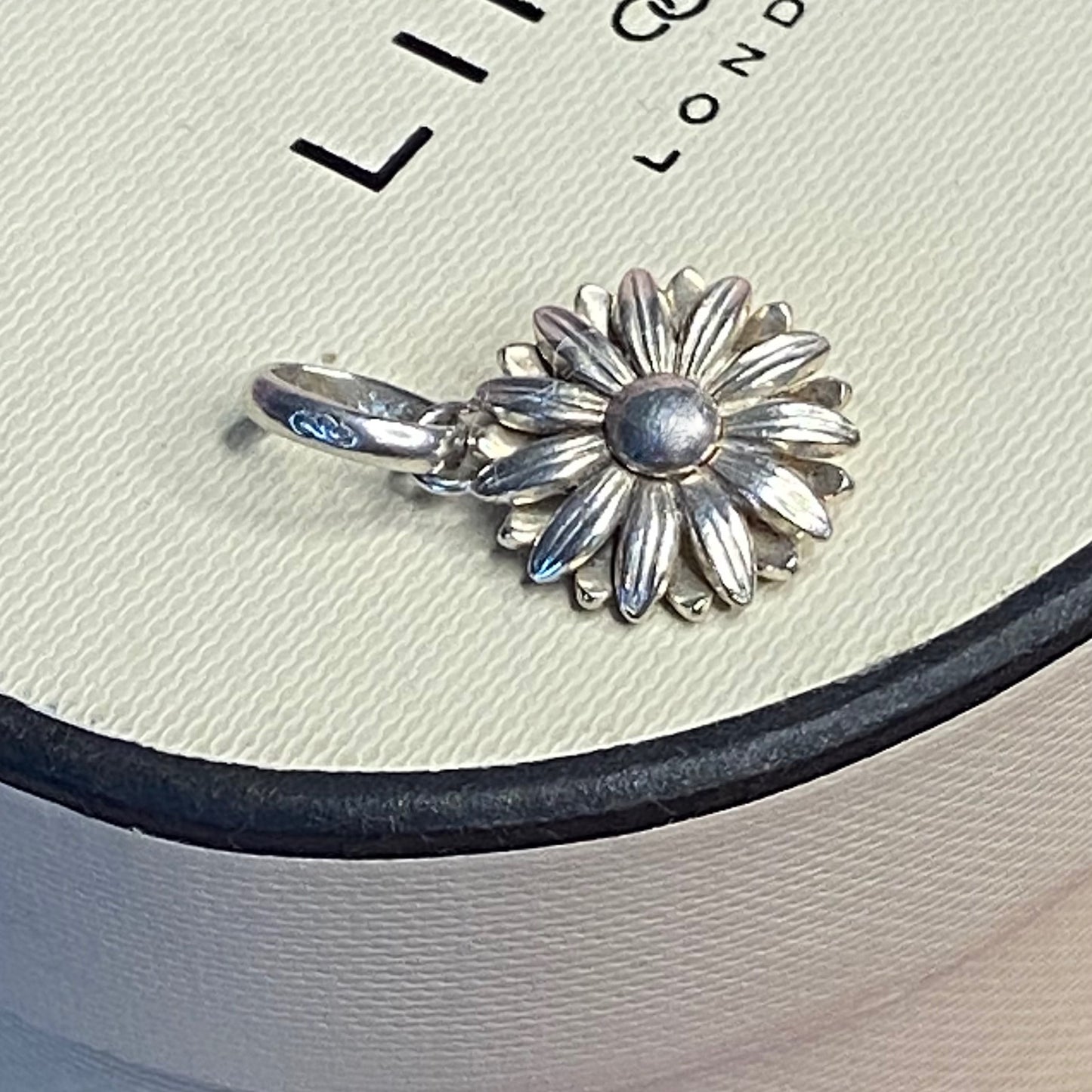 Links of London Daisy Charm