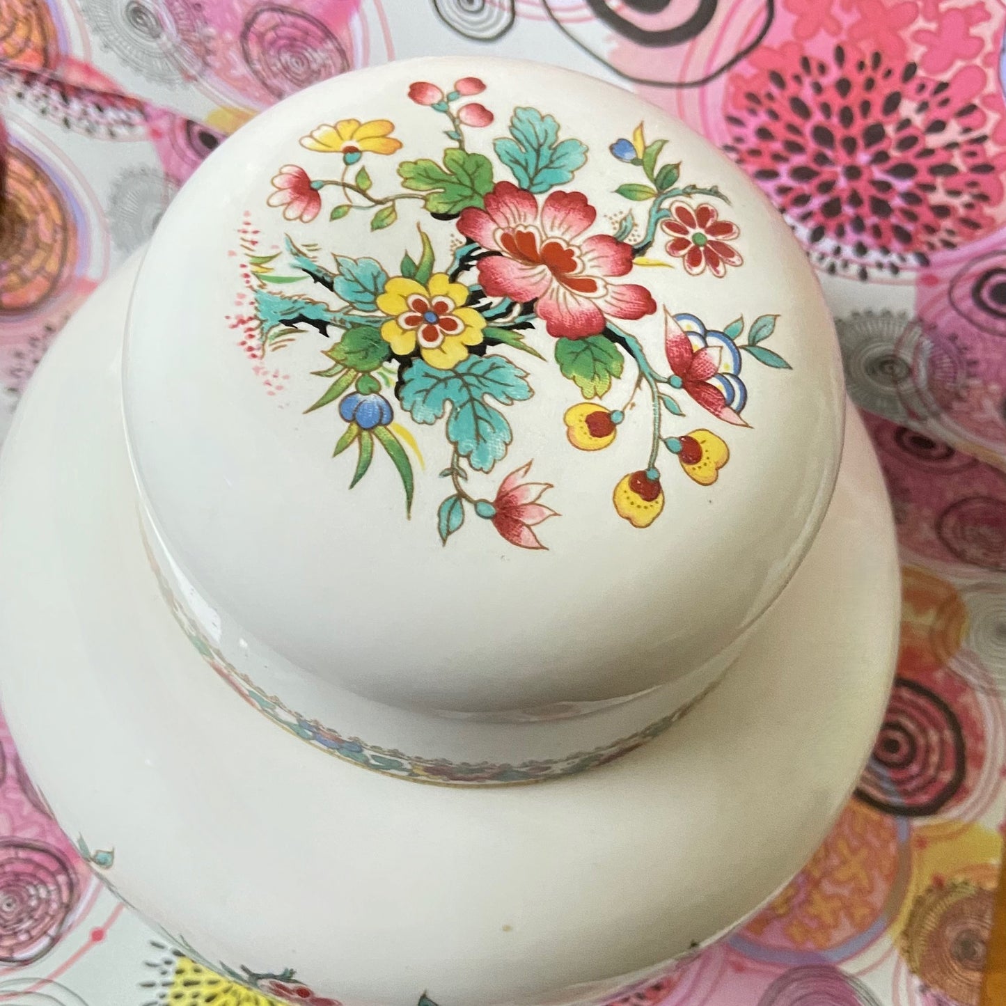 Vintage Fine Bone China Coalport Made in England,  Ming Rose, Ginger Jar produced 1970 to 1993. Aprox 17cm High