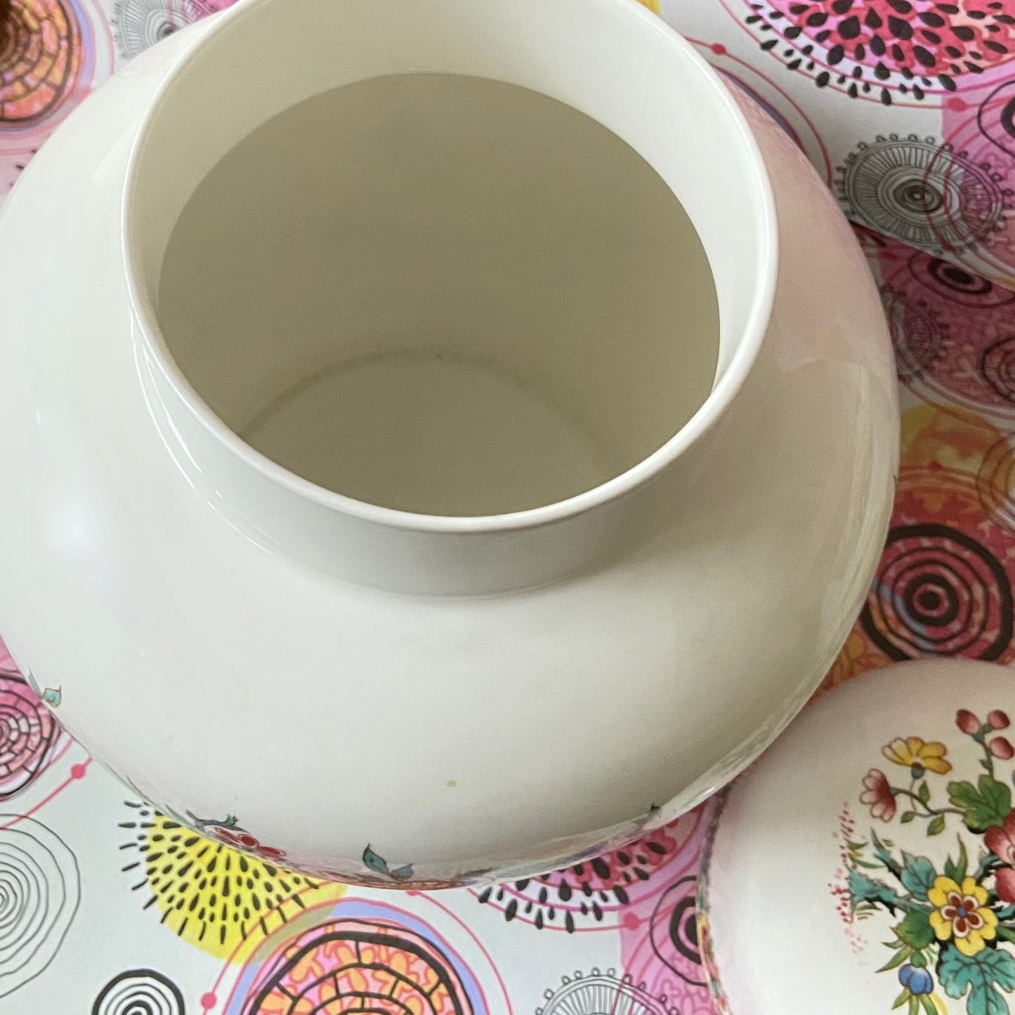 Vintage Fine Bone China Coalport Made in England,  Ming Rose, Ginger Jar produced 1970 to 1993. Aprox 17cm High