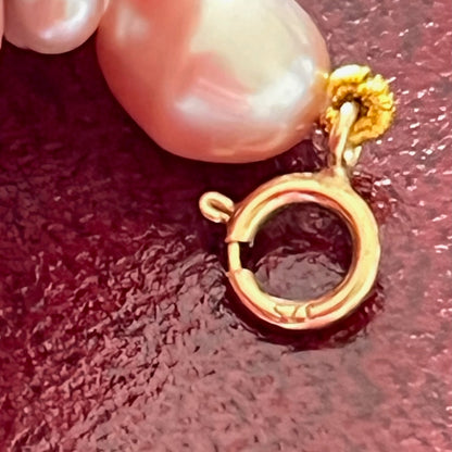 Stunning Pink Cultured Freshwater Pearl Bracelet with a delicate 9ct gold clasps securing it perfectly.  Hallmarked 375 on the clasp presented in a beautiful wooden box