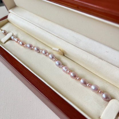 Stunning Pink Cultured Freshwater Pearl Bracelet with a delicate 9ct gold clasps securing it perfectly.  Hallmarked 375 on the clasp presented in a beautiful wooden box