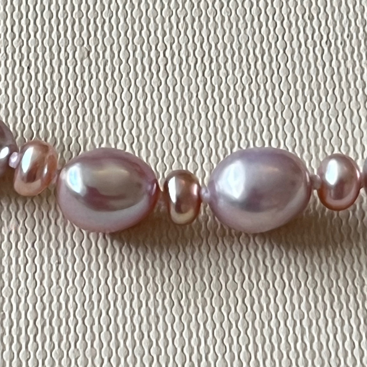 Stunning Pink Cultured Freshwater Pearl Bracelet with a delicate 9ct gold clasps securing it perfectly.  Hallmarked 375 on the clasp presented in a beautiful wooden box