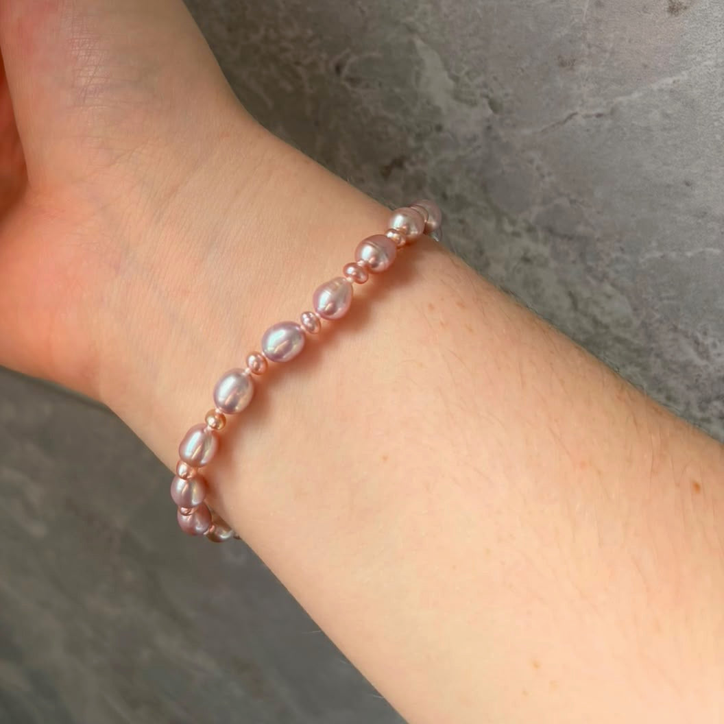 Stunning Pink Cultured Freshwater Pearl Bracelet with a delicate 9ct gold clasps securing it perfectly.  Hallmarked 375 on the clasp presented in a beautiful wooden box