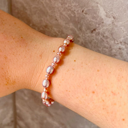 Stunning Pink Cultured Freshwater Pearl Bracelet with a delicate 9ct gold clasps securing it perfectly.  Hallmarked 375 on the clasp presented in a beautiful wooden box