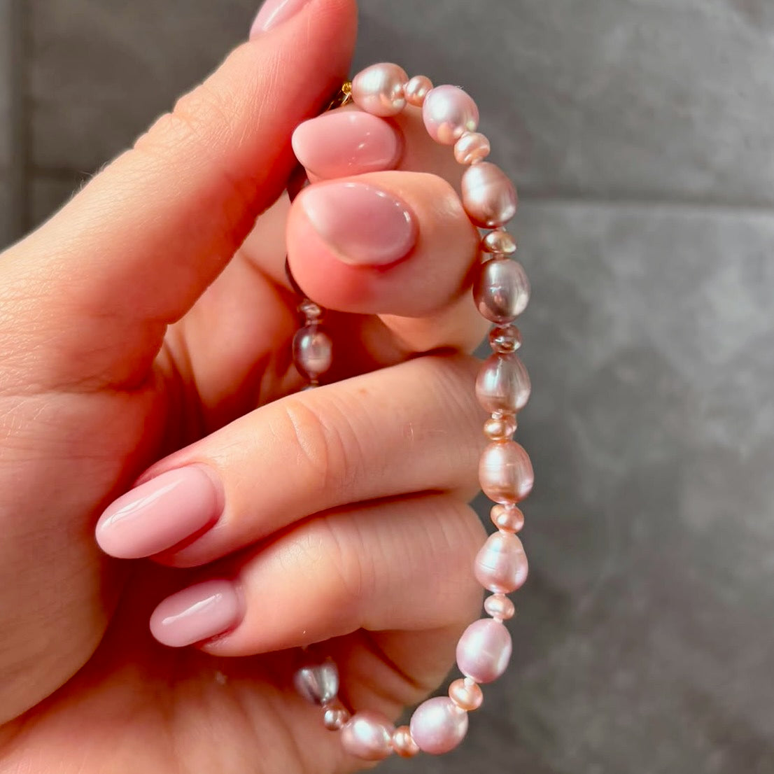 Stunning Pink Cultured Freshwater Pearl Bracelet with a delicate 9ct gold clasps securing it perfectly.  Hallmarked 375 on the clasp presented in a beautiful wooden box