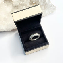 Load image into Gallery viewer, Links of London  Sweetie Ring size L
